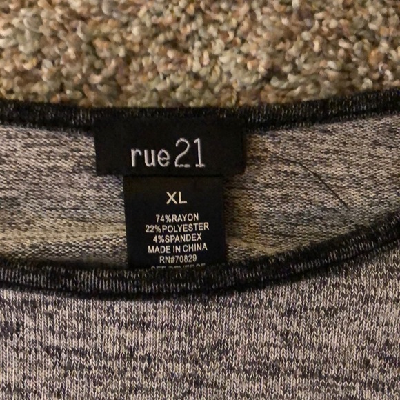 Rue21 3/4 sleeve top - Picture 2 of 2
